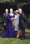 Simon&family.JPG (59889 bytes)